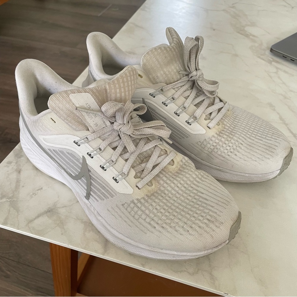 GUC Nike Air Zoom Pegasus 39 Women’s Running Shoes in White and Silver
